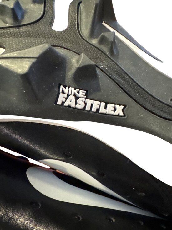 Athletic_Shoes